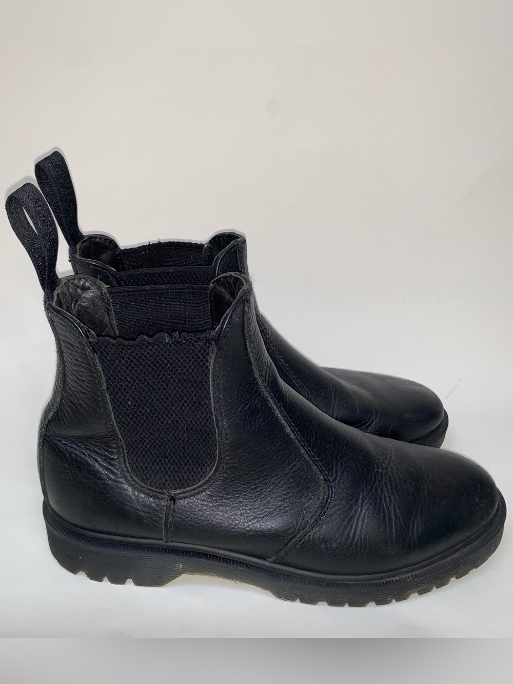Doc Martens 2976 Chelsea Boots Black Leather Pull On Mens 9 Womens 10 US Emo